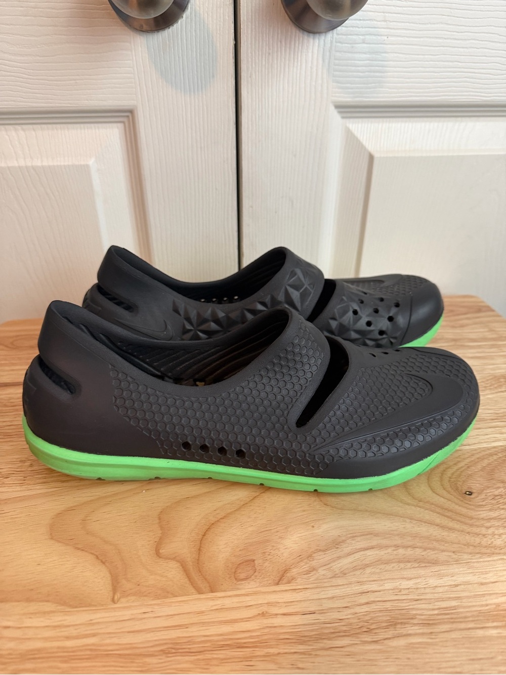Nike Gato Beach Men's Size 11 Water Shoes 443891